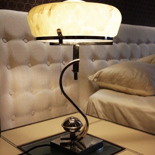 lampa w stylu artdeco